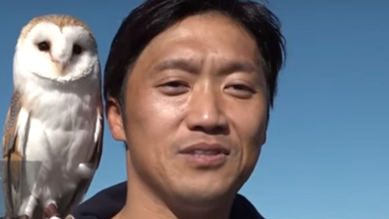 Ιαπωνία: Κουκουβάγια πάει… βόλτα στην πόλη με ποδήλατο