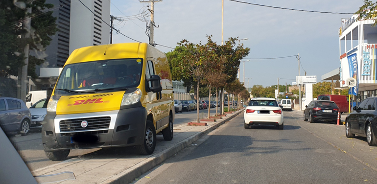 Τι να σχολιάσεις βλέποντας αυτή την εικόνα; Η... γαιδουριά σε όλο της το μεγαλείο!