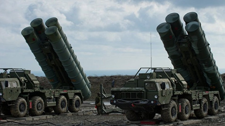 «Θόλο» αεροπορικής άμυνας στην Αρκτική με συστοιχίες πυραύλων S-400 σχεδιάζει η Μόσχα