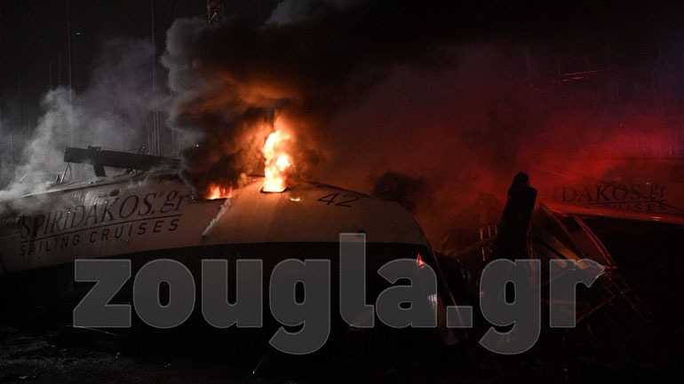 Κατασβέστηκε η πυρκαγιά που εκδηλώθηκε σε καταμαράν στη μαρίνα Αλίμου