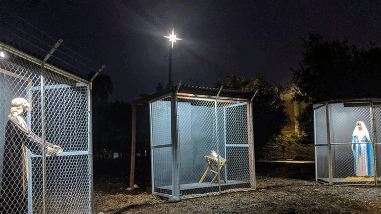 ΗΠΑ: Μία «διαφορετική» φάτνη με τον Ιωσήφ, τη Μαρία και τον Ιησού σε χωριστά κελιά