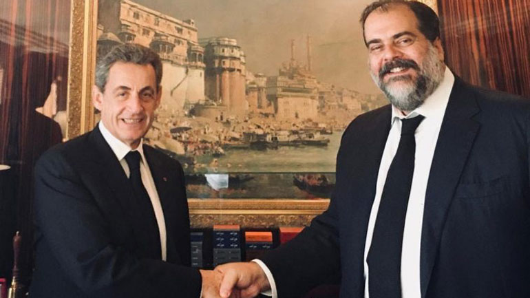 Στην Αθήνα ο Νικολά Σαρκοζί  ως προσκεκλημένος του Νίκου Πατέρα – Συναντήθηκε με τον πρωθυπουργό