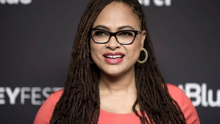 Η Έιβα Ντουβερνέ έδωσε βραδινό φόρεμά της σε κοινωνική λειτουργό που γνώρισε στο Twitter