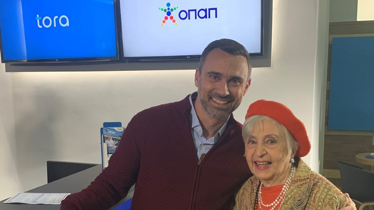 Η Έφη Παπαθεοδώρου βάζει και πάλι τα γυαλιά στον Γιώργο Καπουτζίδη