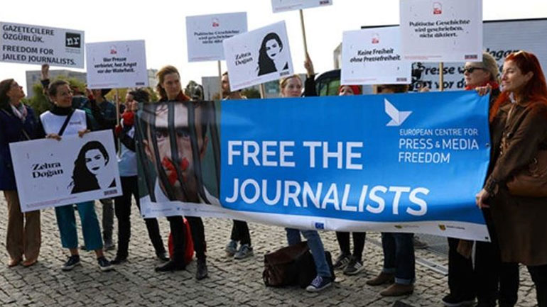 Τουλάχιστον 250 δημοσιογράφοι είναι φυλακισμένοι σε όλο τον κόσμο