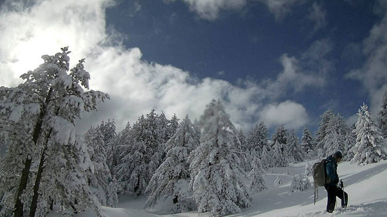 Έπεσαν τα πρώτα χιόνια στην Πίνδο