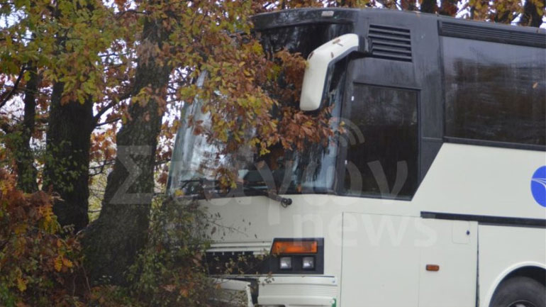 Τροχαίο με λεωφορείο που μετέφερε μαθητές κοντά στην Καλαμπάκα