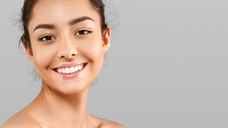 Πώς θα καμουφλάρετε τις πανάδες και τις δυσχρωμίες με τη βοήθεια του μακιγιάζ