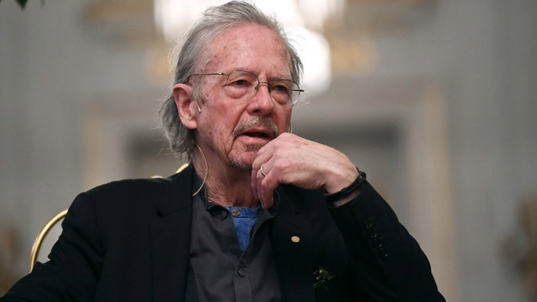 Το Κόσοβο κήρυξε τον Νομπελίστα Πέτερ Χάντκε «ανεπιθύμητο πρόσωπο»