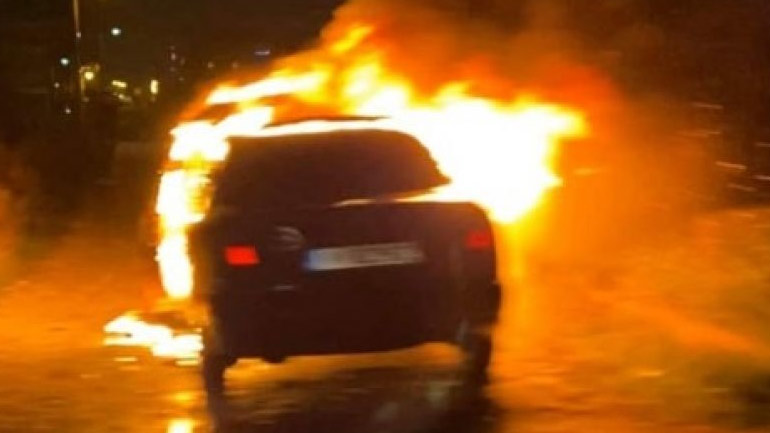 Θεσσαλονίκη: Αυτοκίνητο πήρε φωτιά εν κινήσει