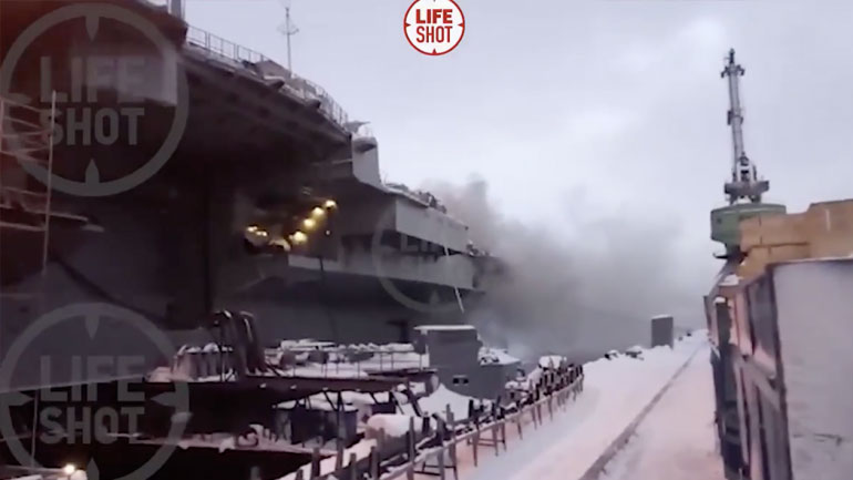 Στις φλόγες ρωσικό αεροπλανοφόρο – Τρεις αγνοούμενοι