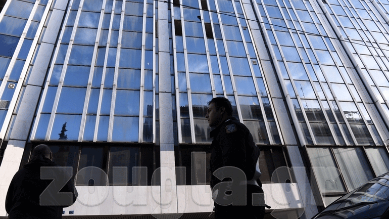 Κουκάκι: Υπάλληλος της Περιφέρειας Αττικής ο άνδρας που έπεσε από τον πέμπτο όροφο κτηρίου