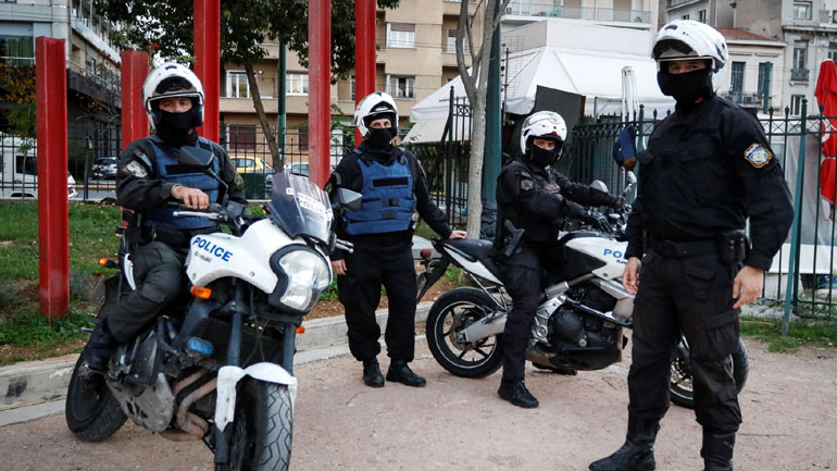 Ένωση Αστυνομικών Υπαλλήλων Αθηνών: «Το υπουργείο δεν μας εξασφαλίζει ούτε ένα χειμερινό μπουφάν»