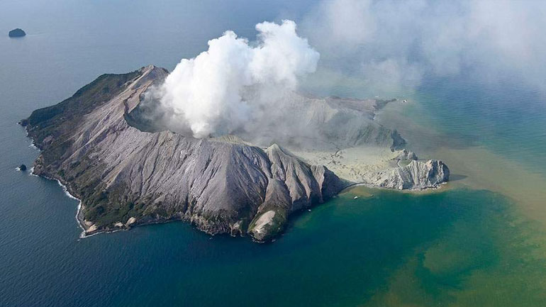 Έκρηξη ηφαιστείου στη Νέα Ζηλανδία: Δύτες αναζητούν πτώματα γύρω από το νησί Γουάιτ