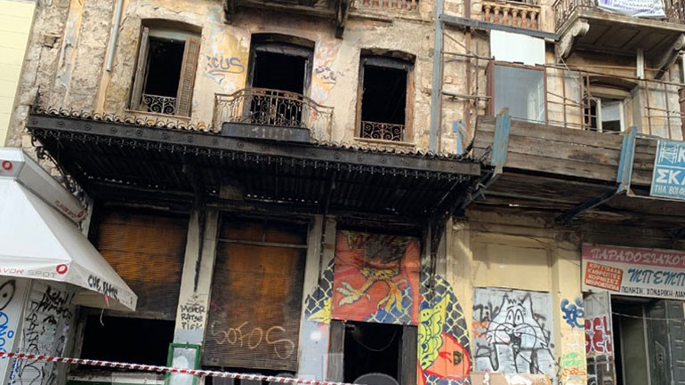 Άστεγος ο 56χρονος που συνελήφθη για την φωτιά σε κτήριο της Ερμού