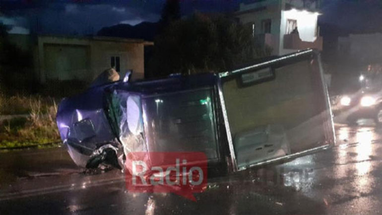 Αυτοκίνητο «καρφώθηκε» σε βενζινάδικο – Σε κρίσιμη κατάσταση ο οδηγός