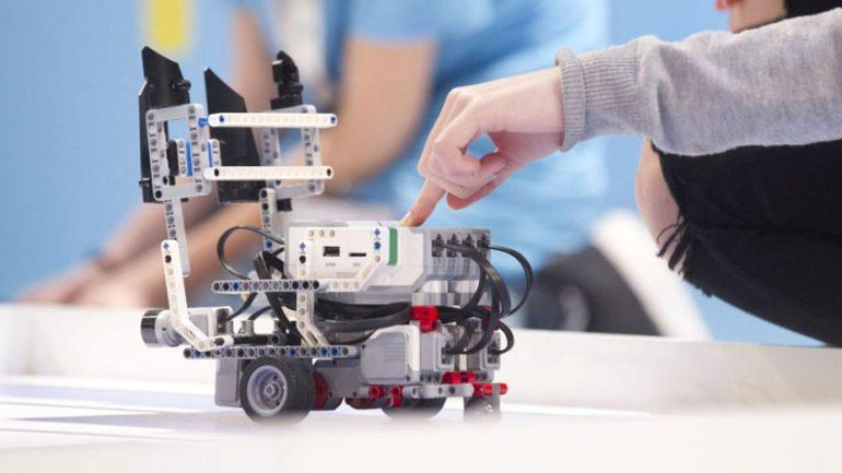 Μαθητές παρουσίασαν τα δικά τους ρομπότ στο 6ο Μαθητικό Φεστιβάλ Ρομποτικής