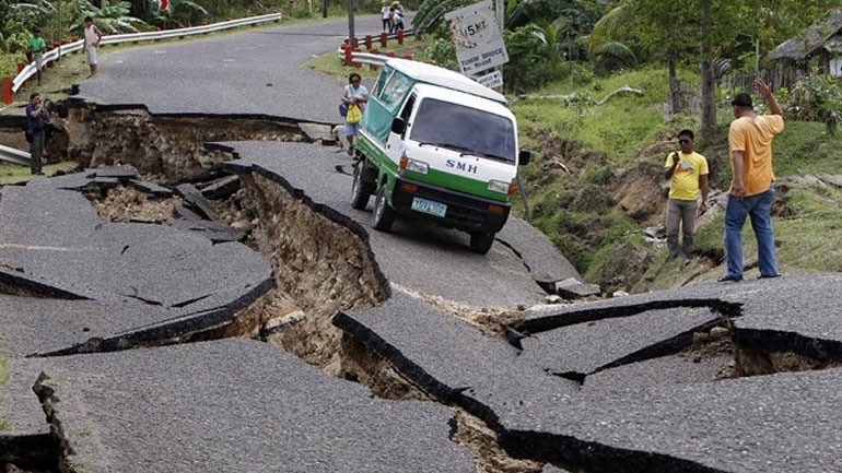 Ένα παιδί σκοτώθηκε από τον ισχυρό σεισμό στις Φιλιππίνες