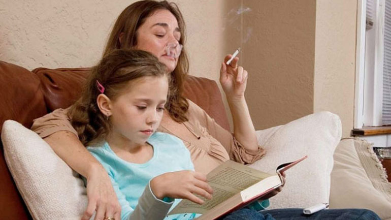 Τα παιδιά που εκτίθενται στο τσιγάρο κινδυνεύουν με υπερκινητικότητα και προβλήματα συμπεριφοράς