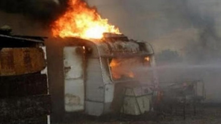 Θεσσαλονίκη: Φωτιά σε τροχόσπιτο στον Λαγκαδά