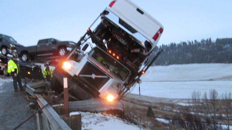 Τον έσωσε η μεταλλική μπαριέρα