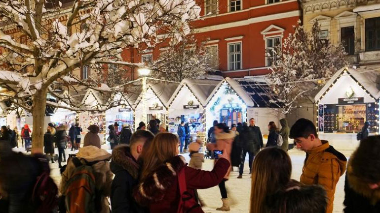 Ρουμανία: Η χριστουγεννιάτικη αγορά στην Κλουζ Ναπόκα μία από τις “παραμυθένιες” της Ευρώπης