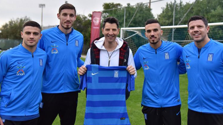 Η Εθνική Ομάδα Ποδοσφαίρου εκπληρώνει παιδικές ευχές με τα Ευχοστολίδια του ΟΠΑΠ