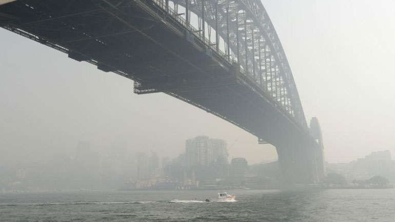 Οι πυρκαγιές στο Σίδνεϊ προκαλούν αναπνευστικά προβλήματα