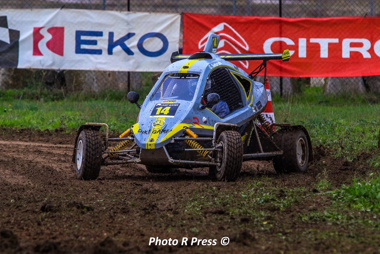 Τα Νέα της Πιάτσας πετάνε μαζί και o Γιούρκας Σειταρίδης που συμμετείχε σε αγώνα των Dirt Games!