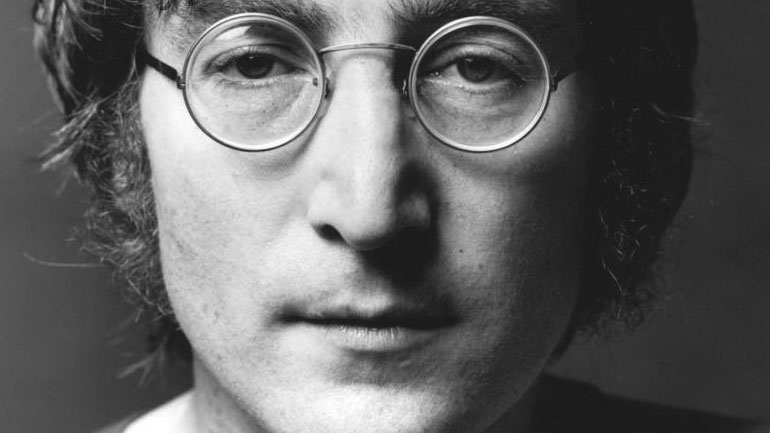 Ένα ζευγάρι γυαλιά του Τζον Λένον πουλήθηκε 184.000 δολ. σε δημοπρασία στο Λονδίνο