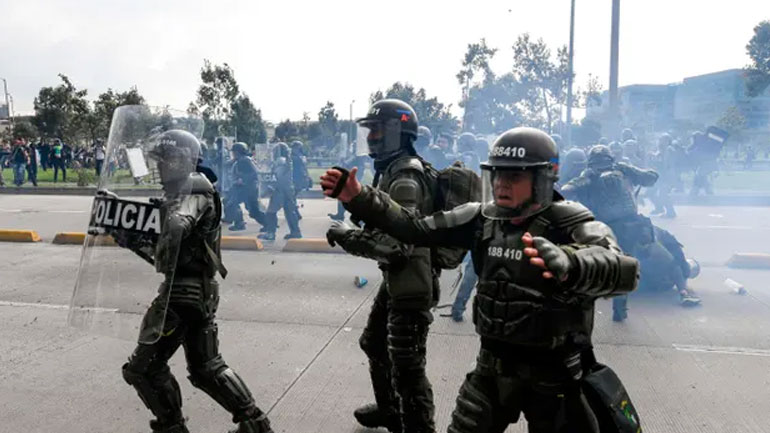 Συνεχίζονται οι κινητοποιήσεις λόγω υψηλής φορολογίας και μειώσεις μισθών στην Κολομβία