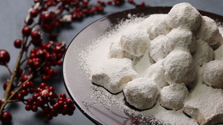 Εσείς γνωρίζετε γιατί τρώμε κουραμπιέδες τα Χριστούγεννα;