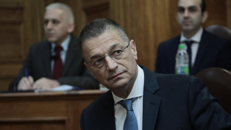 Ο Αλκιβιάδης Στεφανής απάντησε στις φημολογίες επιδεικνύοντας το πτυχίο του