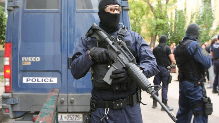 Δύο συλλήψεις της Αντιτρομοκρατικής για επιθέσεις στα γραφεία της Χρυσής Αυγής