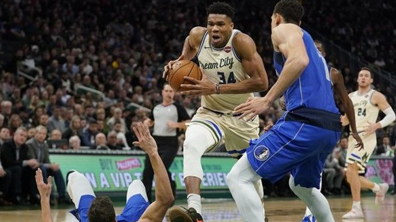 Oι καλύτερες στιγμές του Γιάννη Αντετοκούνμπο απέναντι στους Μάβερικς