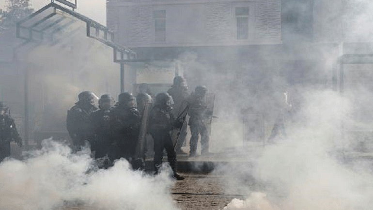 Γαλλία: Δακρυγόνα σε διαδηλώσεις για το συνταξιοδοτικό