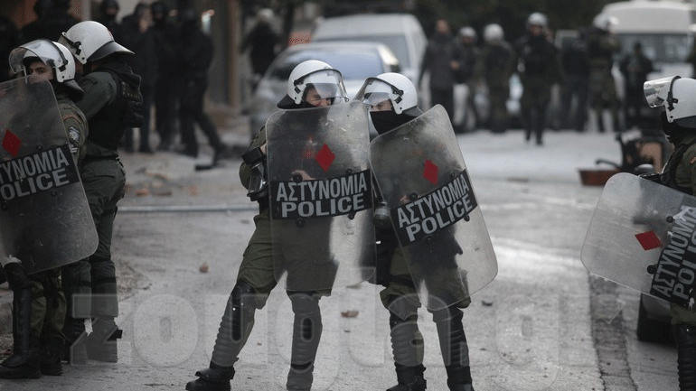 Στο νοσοκομείο μεταφέρθηκαν οι τρεις συλληφθέντες στην οδό Ματρόζου