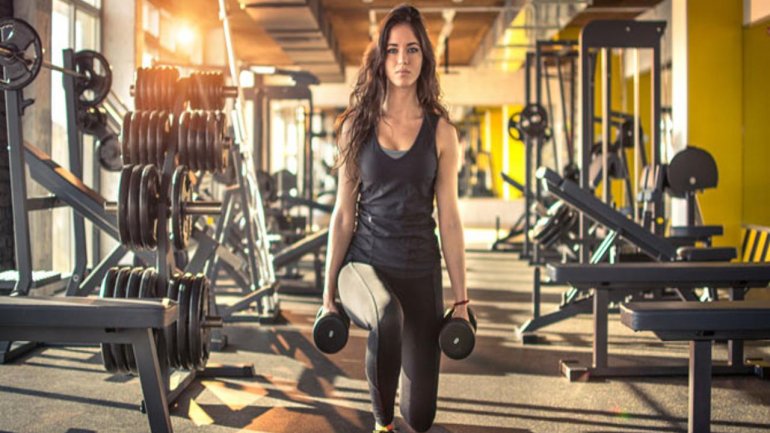 Ο απλός τρόπος που μια γυναίκα μπορεί να αποκτήσει μεγαλύτερη δύναμη στο γυμναστήριο