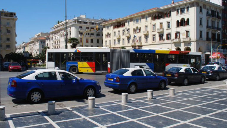 Επιχείρηση «σκούπα» για τα παράνομα παρκαρισμένα στους κεντρικούς δρόμους της Θεσσαλονίκης