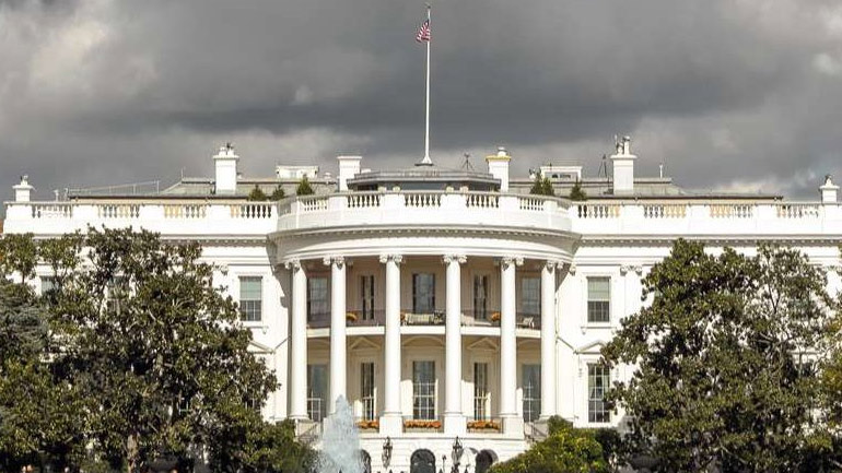 Λευκός Οίκος: Αντισυνταγματική παρωδία η παραπομπή του Τραμπ σε δίκη