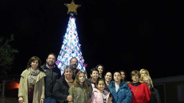 Πλεκτό χριστουγεννιάτικο δέντρο στον Αγαλά Ζακύνθου