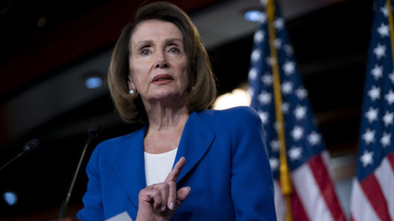 Πελόζι: Ο πρόεδρος αυτή τη στιγμή παραπέμφθηκε στη Δικαιοσύνη