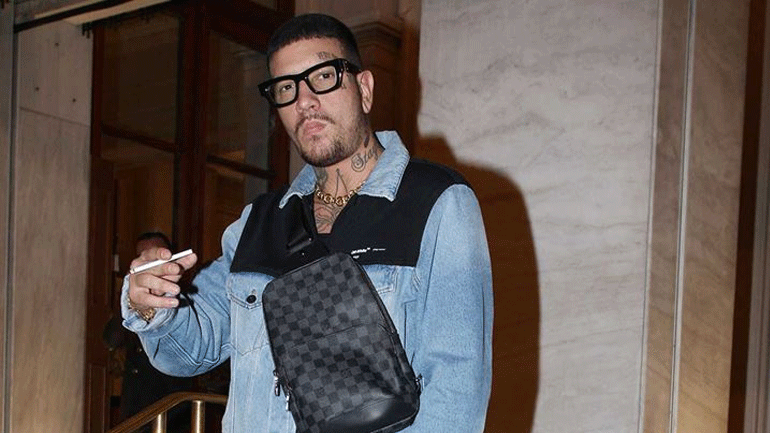 Ο Snik μας δείχνει το νέο τατουάζ που έκανε στο πρόσωπό του!