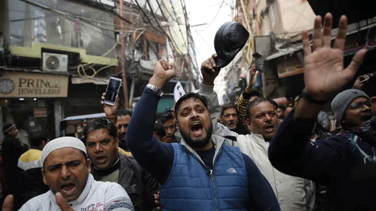 Ινδία: Τρεις νεκροί και εκατοντάδες συλλήψεις σε διαδηλώσεις