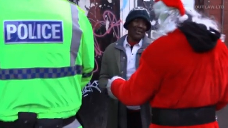 Viral Βίντεο: Η σύλληψη του… Αη Βασίλη στη Βρετανία