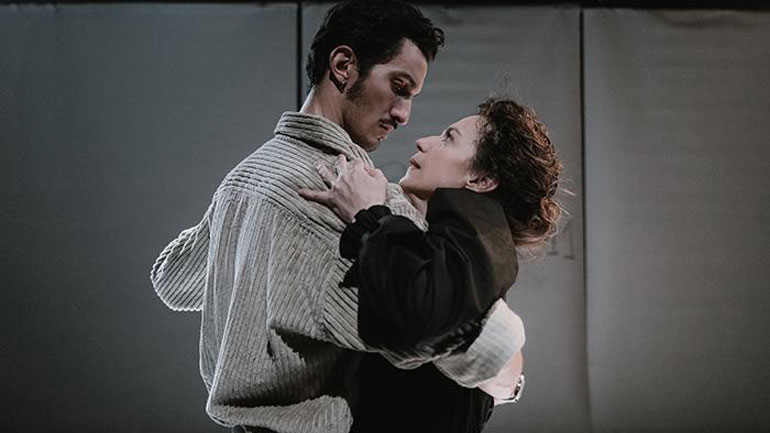 «Η Απολογία της Μαρί Κιουρί» στο θέατρο Σταθμός  – Εορταστικές παραστάσεις