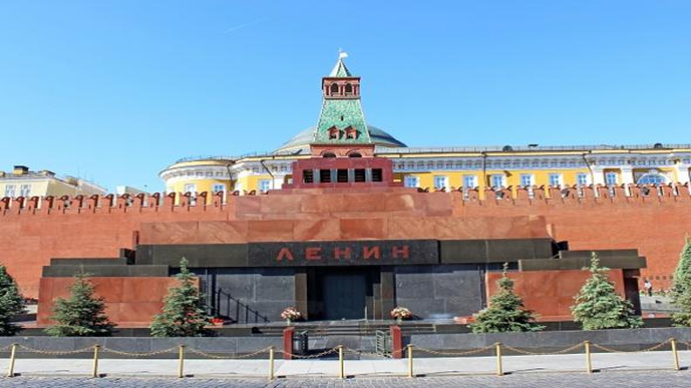 Πούτιν: Να παραμείνει στο Μαυσωλείο η σορός του Λένιν