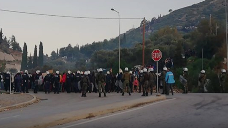 Επεισόδια στη Σάμο: Χημικά κατά μεταναστών – Έκλεισαν σχολεία