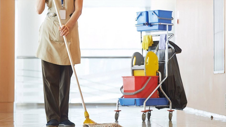 Εκβιασμούς και «απληρωσιά»  για τις καθαρίστριες καταγγέλλει το ΠΑΜΕ