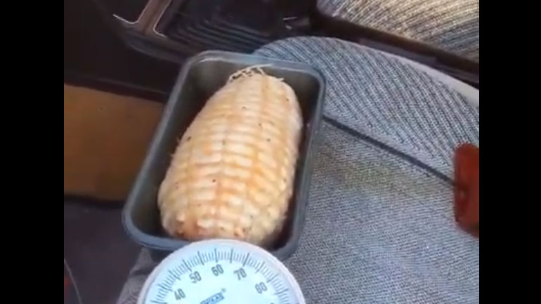 Αυτοκίνητο-φούρνος: Είχε τόση ζέστη που μαγείρεψε κρέας στα μπροστινά καθίσματα